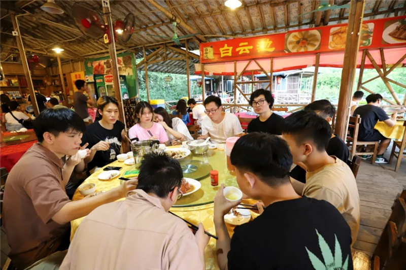 1570678715274628.jpg 640.webp (3).jpg